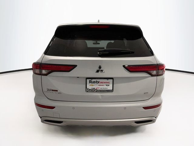 Used 2023 Mitsubishi Outlander SE FWD image 6