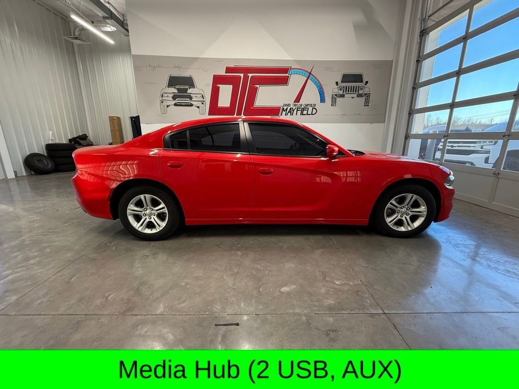 Used 2022 Dodge Charger SXT image 2