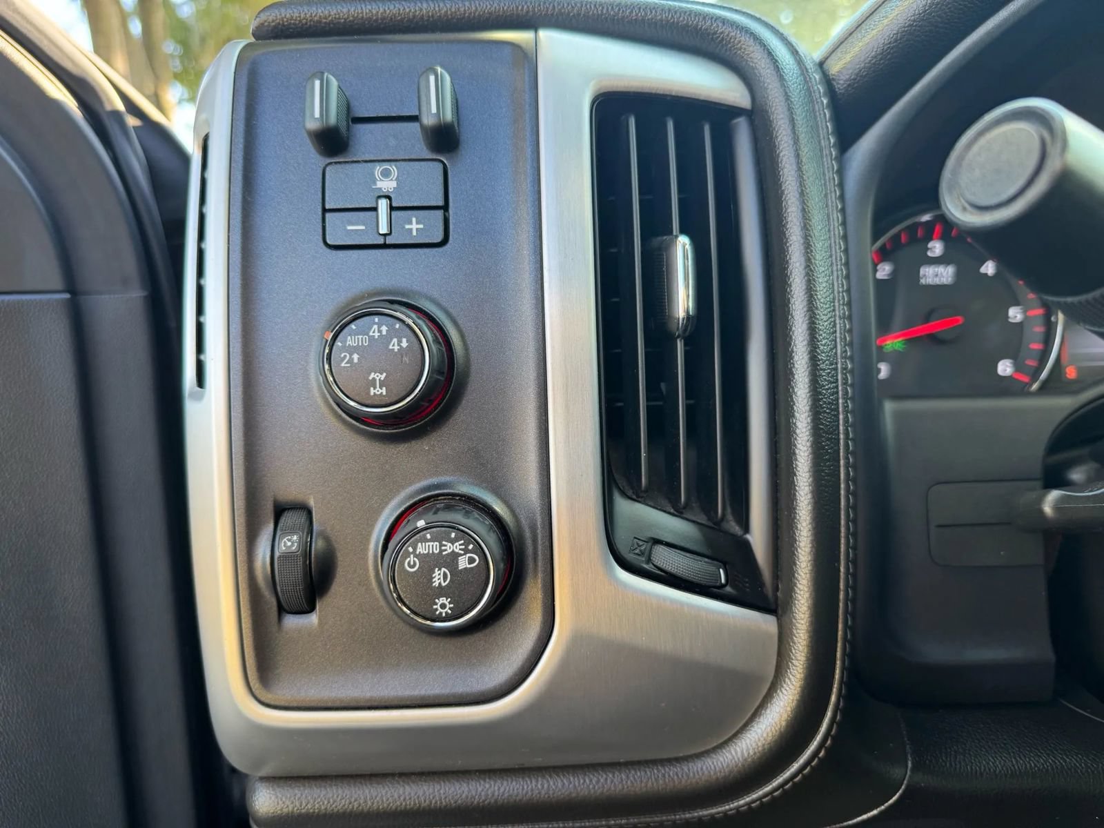 Used 2016 GMC Sierra 1500 SLT w/ Enhanced Driver Alert Package AWD/4WD image 36