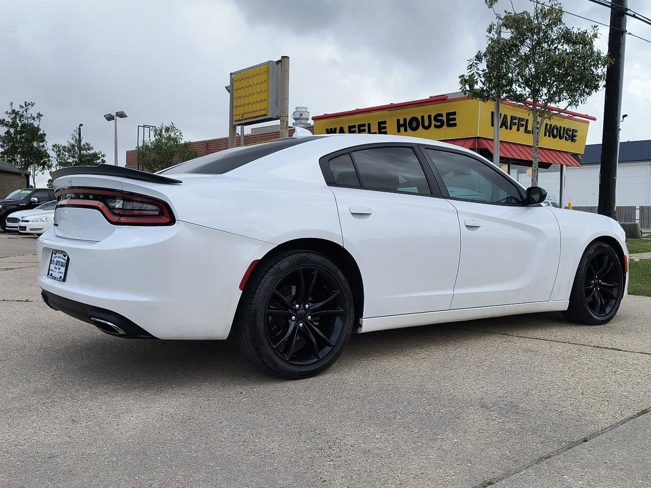 Used 2016 Dodge Charger SXT w/ Blacktop Package image 6