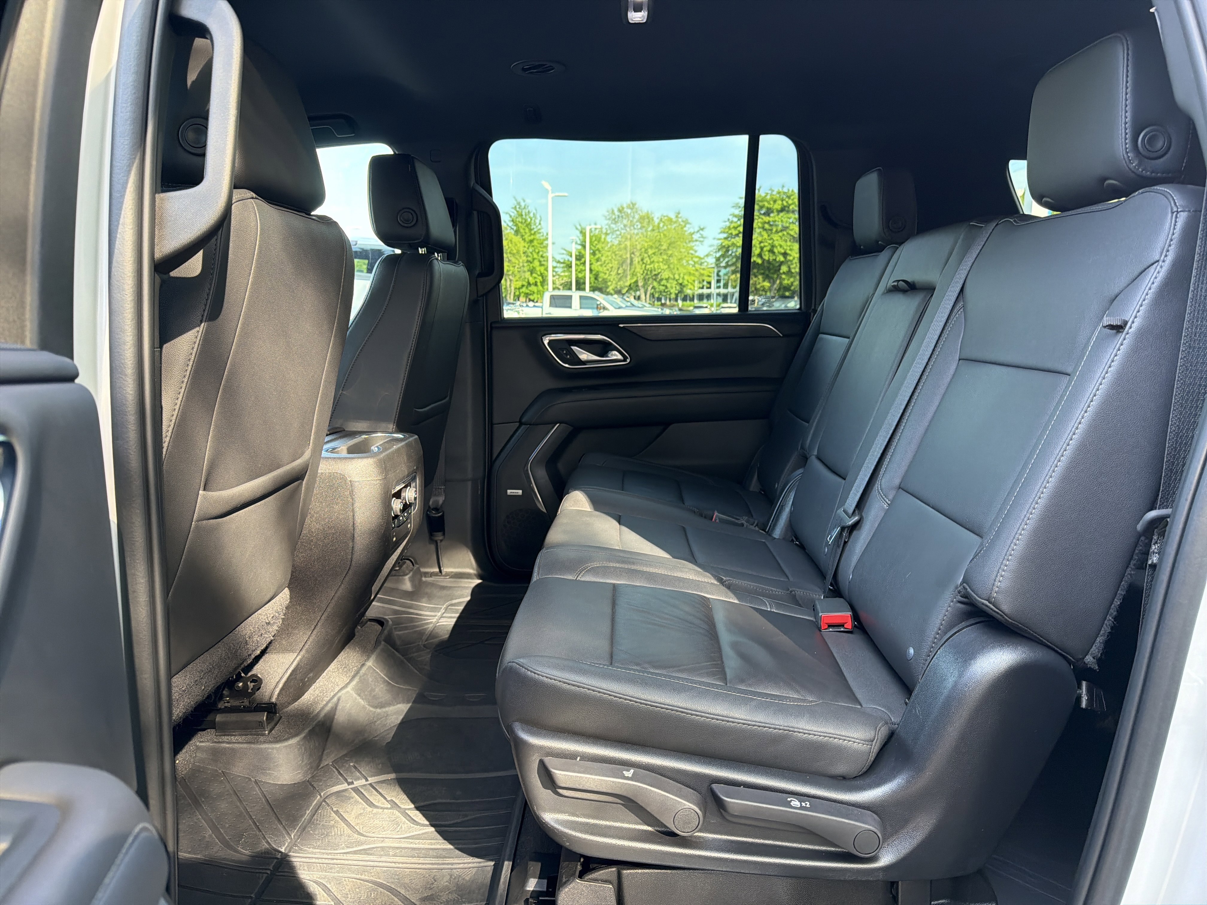 Used 2022 Chevrolet Suburban Z71 w/ Luxury Package AWD/4WD image 30