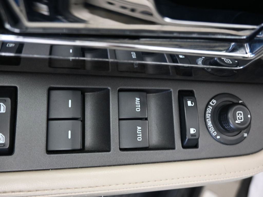 Used 2017 Lincoln Navigator Select image 26