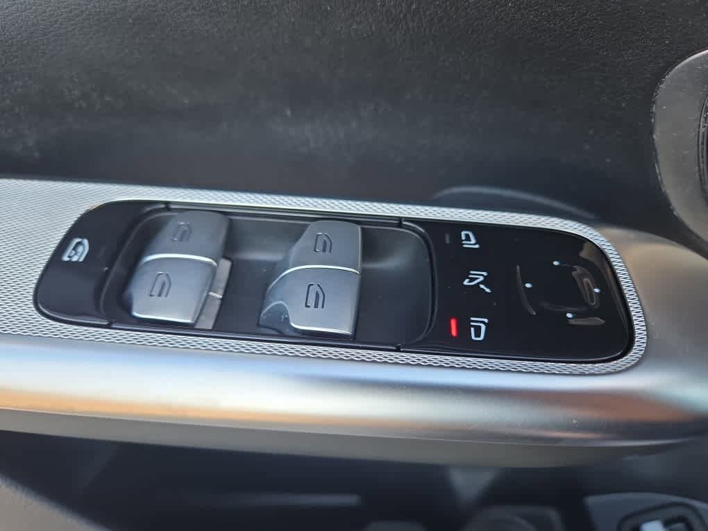 Used 2024 Mercedes-Benz GLC 300 4MATIC image 20