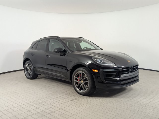 Certified 2025 Porsche Macan S AWD/4WD image 7