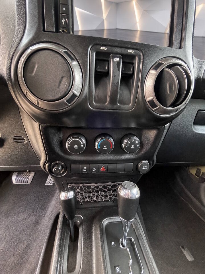 Used 2013 Jeep Wrangler Sport AWD/4WD image 42