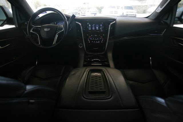 Used 2017 Cadillac Escalade Platinum image 28