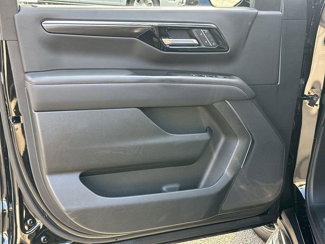 Used 2025 Chevrolet Suburban RST image 21