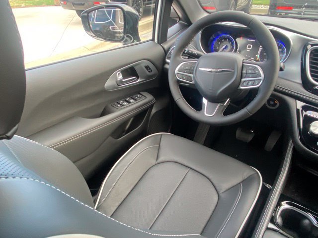 New 2026 Chrysler Pacifica Limited FWD image 37