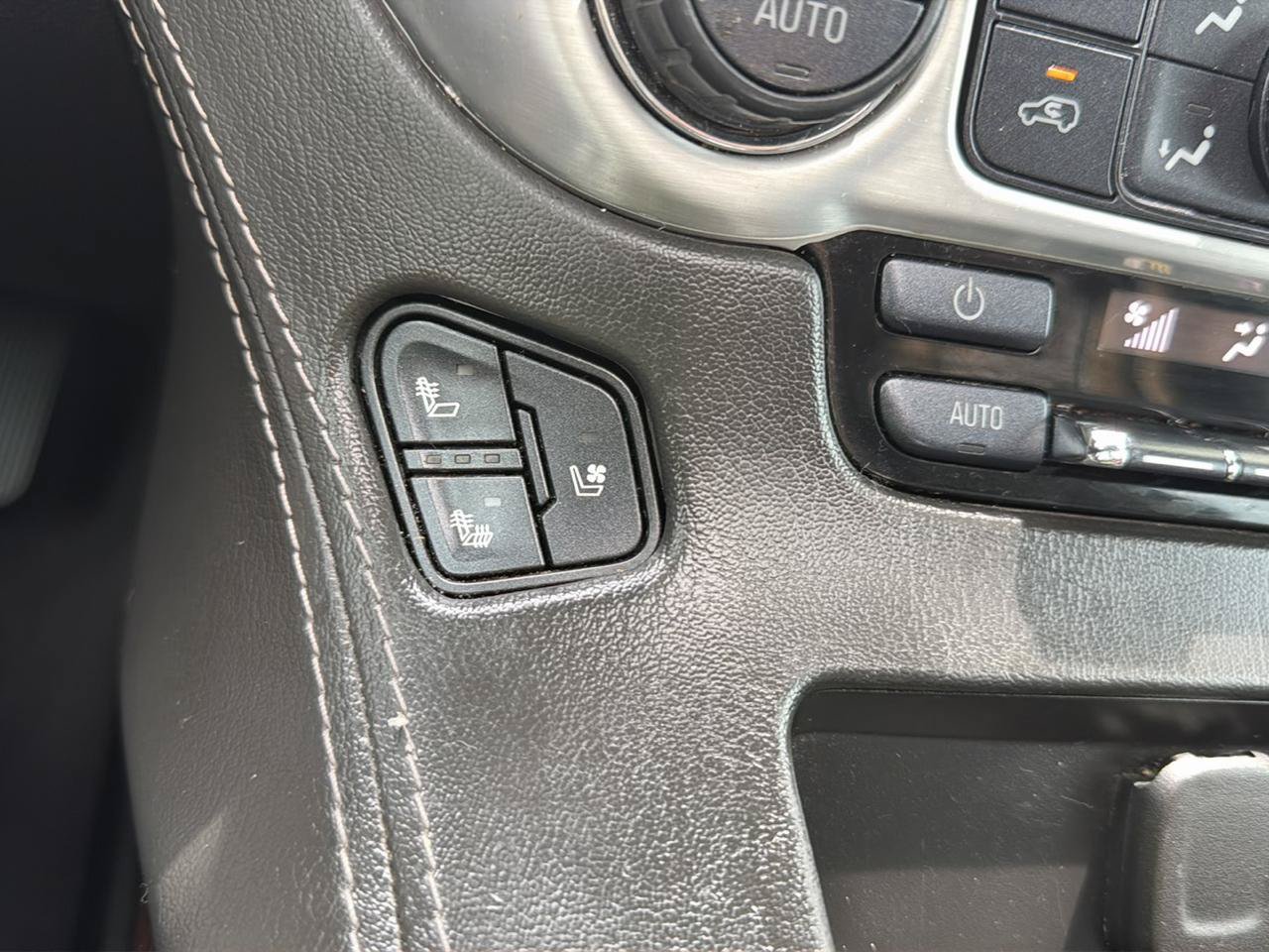 Used 2020 GMC Yukon SLT w/ Open Road Package AWD/4WD image 18