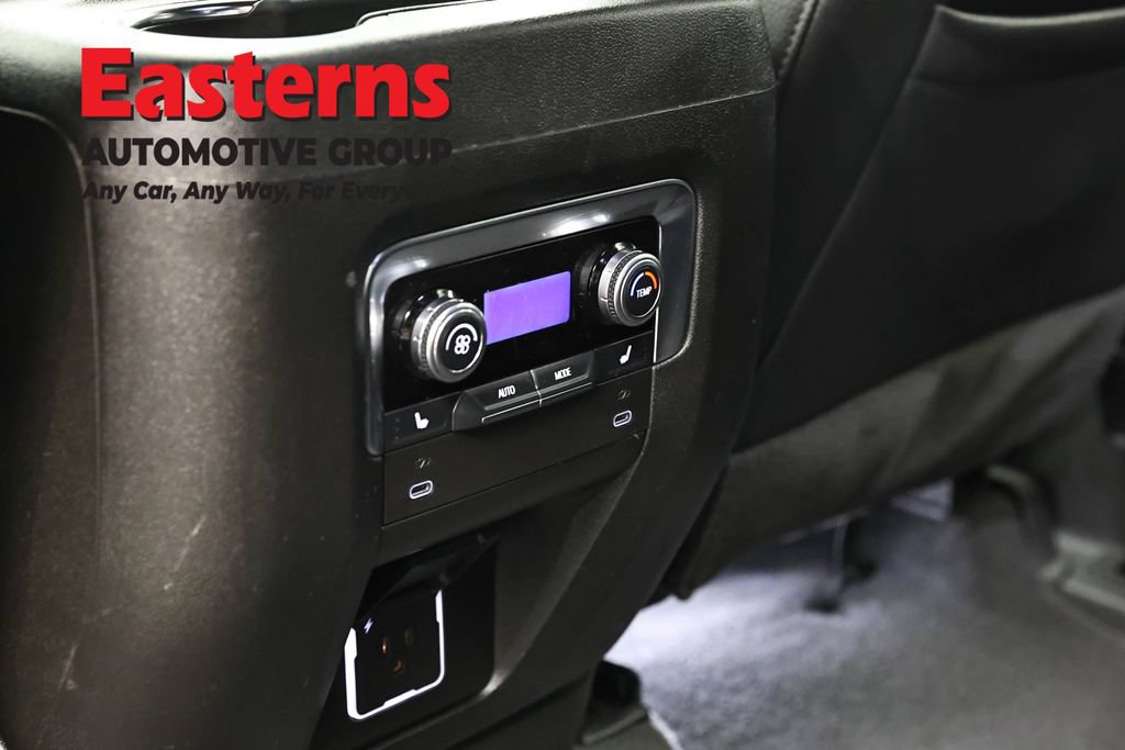 Used 2025 GMC Yukon XL Denali AWD/4WD image 25