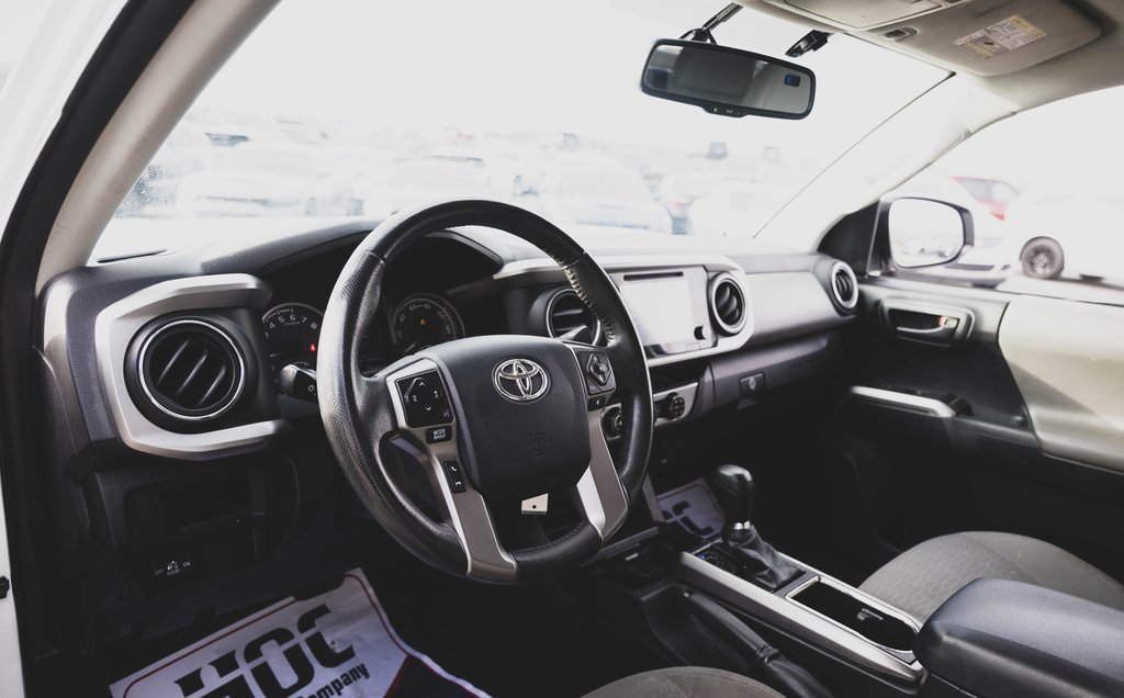 Used 2016 Toyota Tacoma SR5 image 2