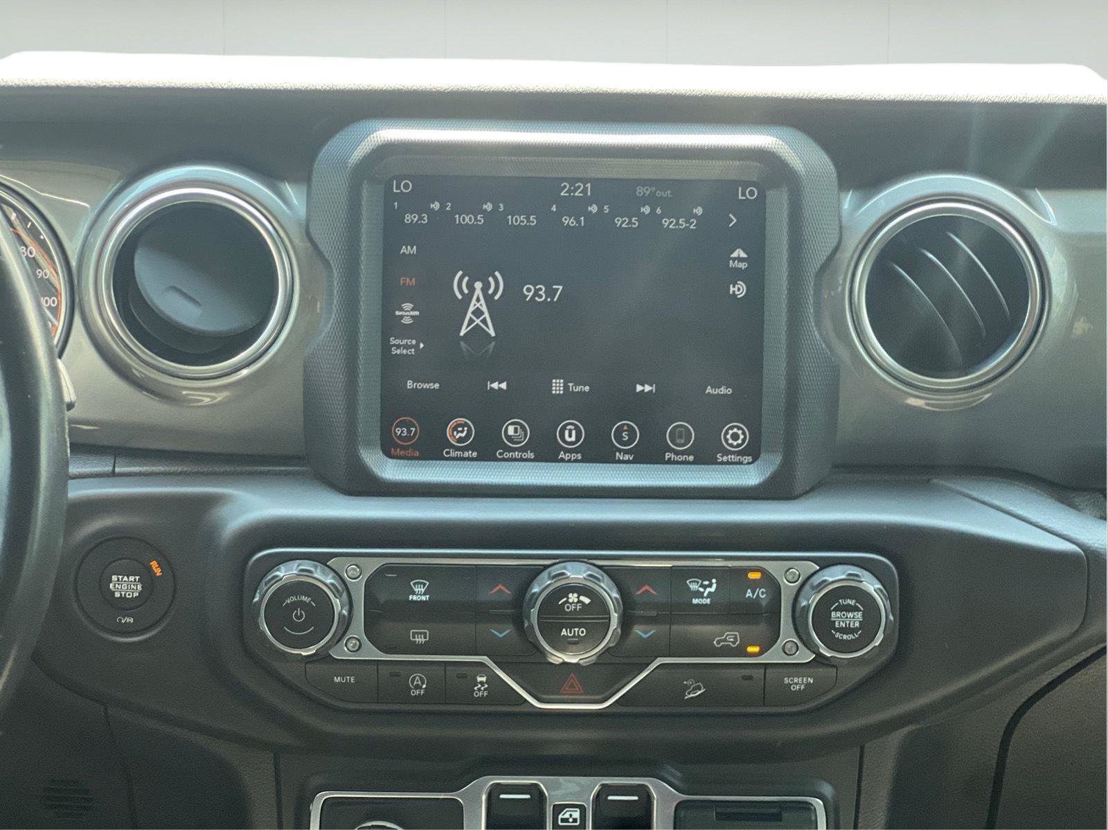 Used 2020 Jeep Wrangler Unlimited Sahara w/ Dual Top Group AWD/4WD image 8