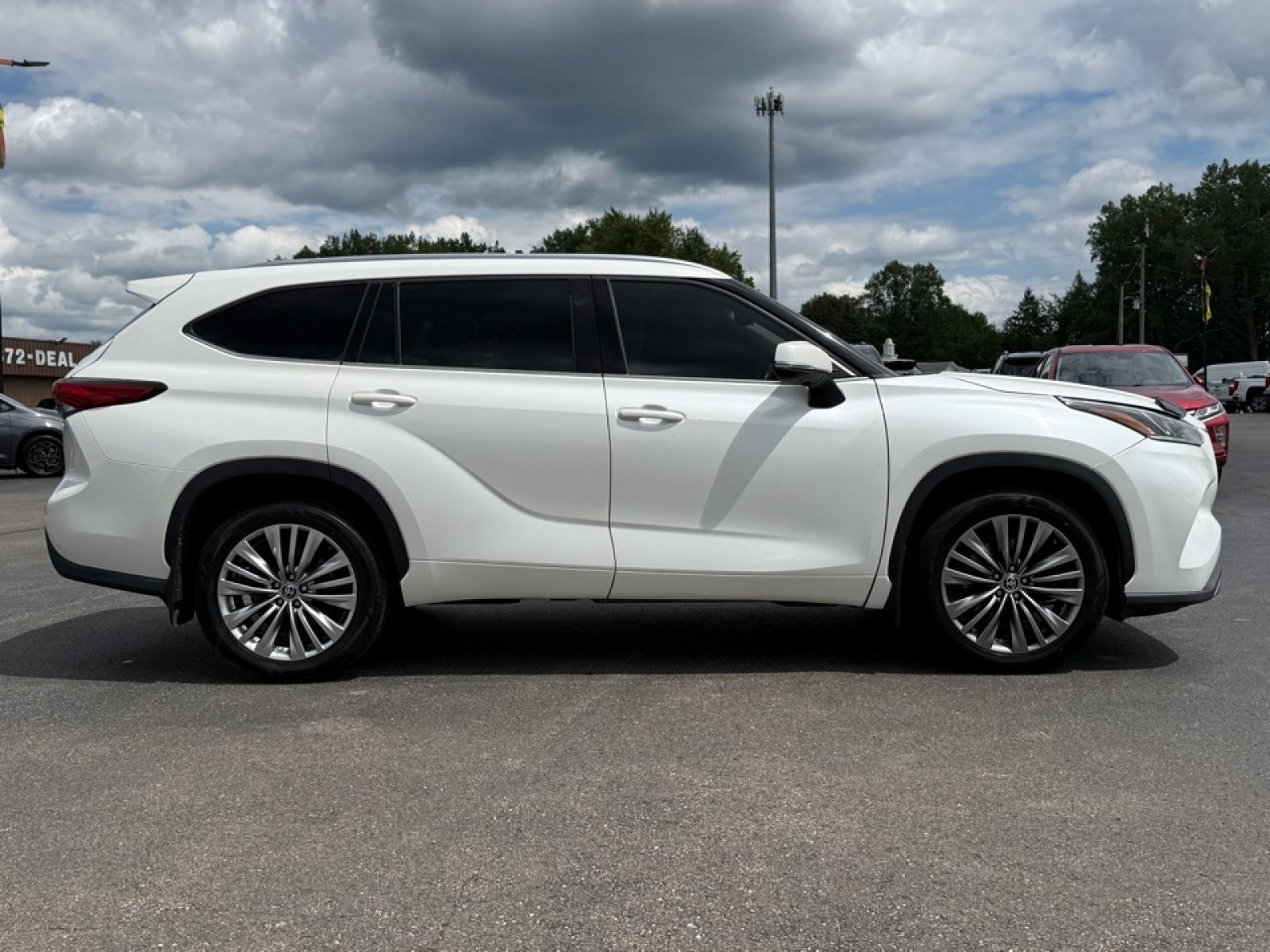 Used 2021 Toyota Highlander Limited AWD/4WD image 9