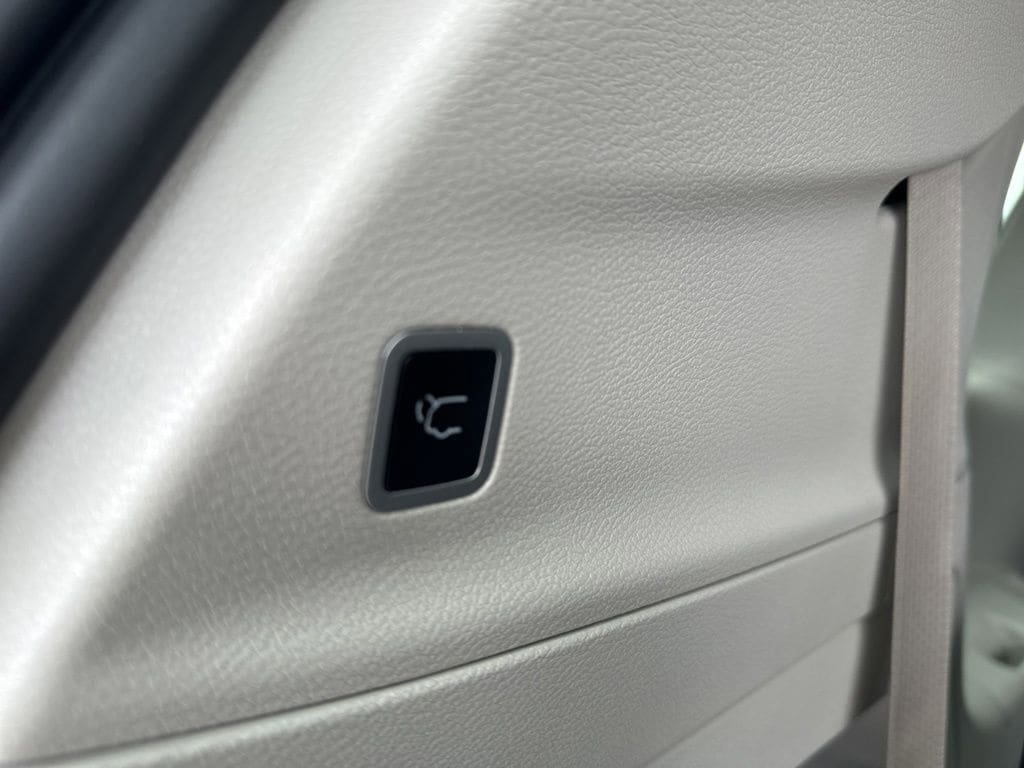 Used 2024 Chrysler Pacifica Touring-L image 11