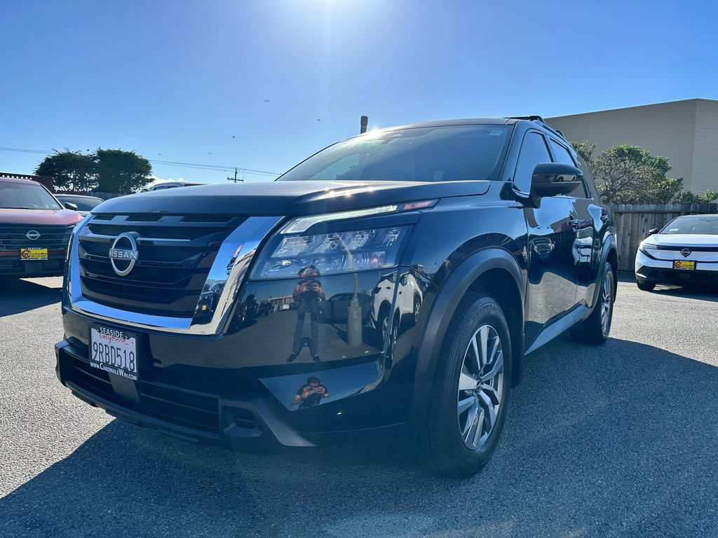 Used 2024 Nissan Pathfinder SV FWD image 3