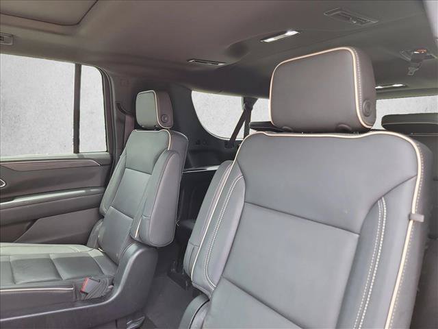 Used 2022 GMC Yukon XL SLT w/ SLT Premium Package AWD/4WD image 11