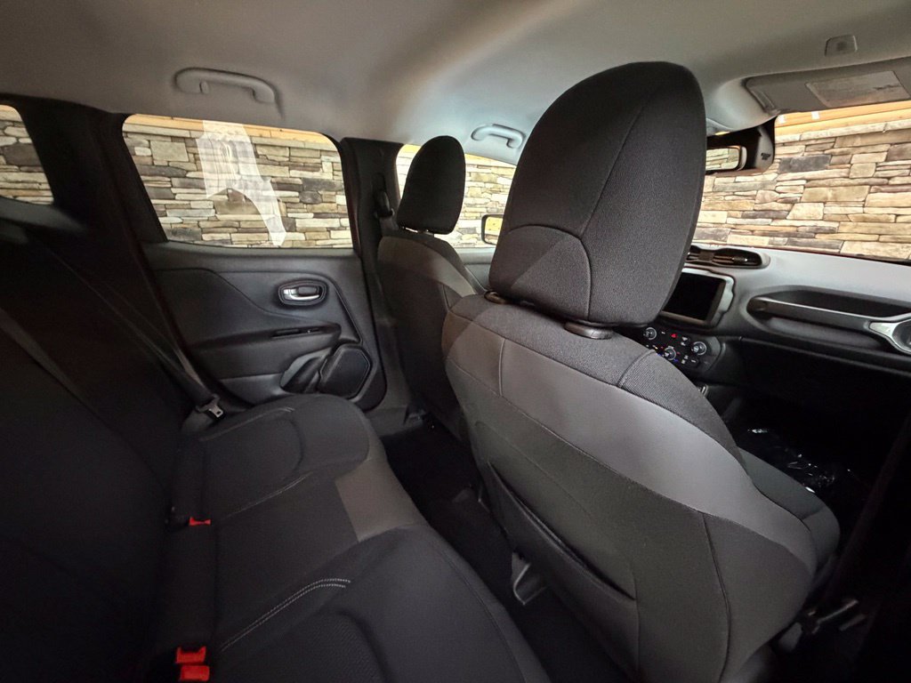 Used 2023 Jeep Renegade Latitude w/ Premium Group AWD/4WD image 46