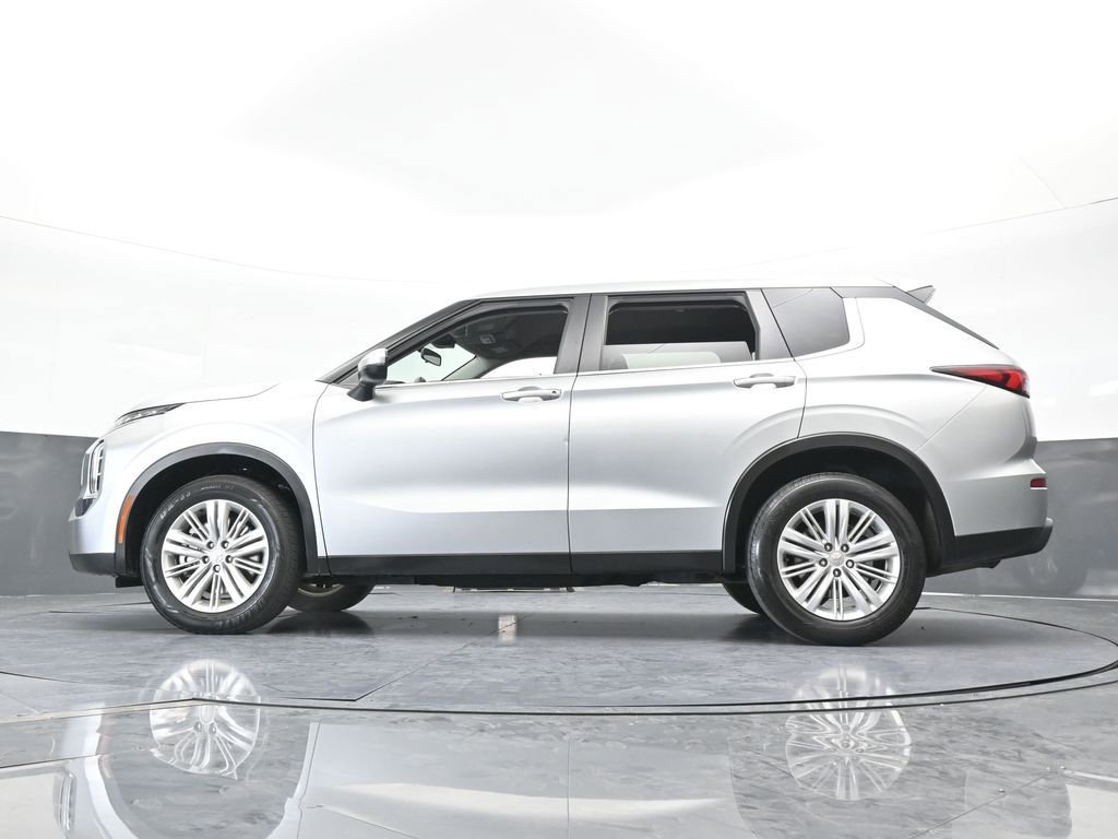 Used 2024 Mitsubishi Outlander ES image 21