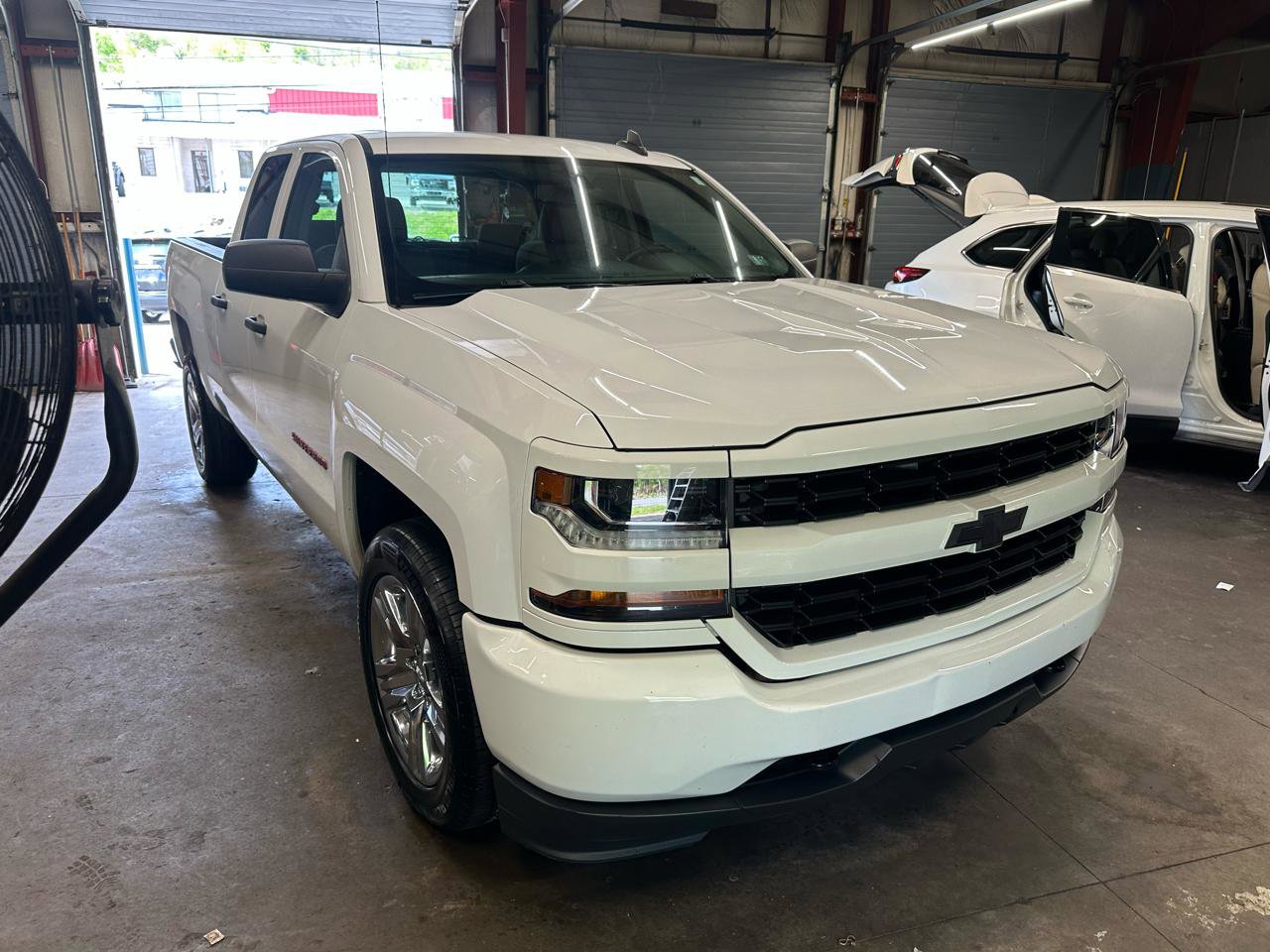 Used 2018 Chevrolet Silverado 1500 Custom w/ Custom Value Package AWD/4WD image 4