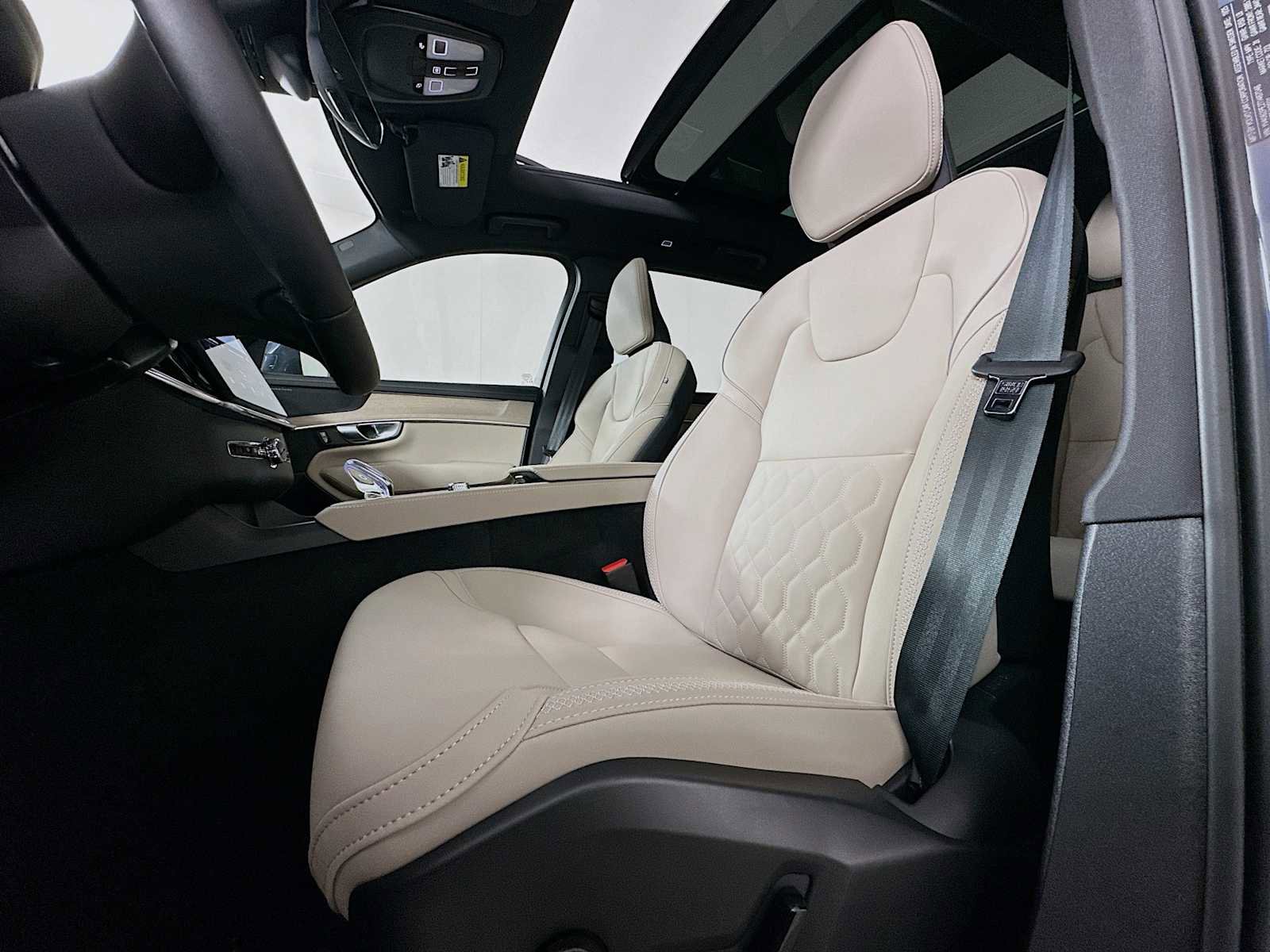 New 2026 Volvo XC90 B6 Plus w/ Protection Package Premier image 19