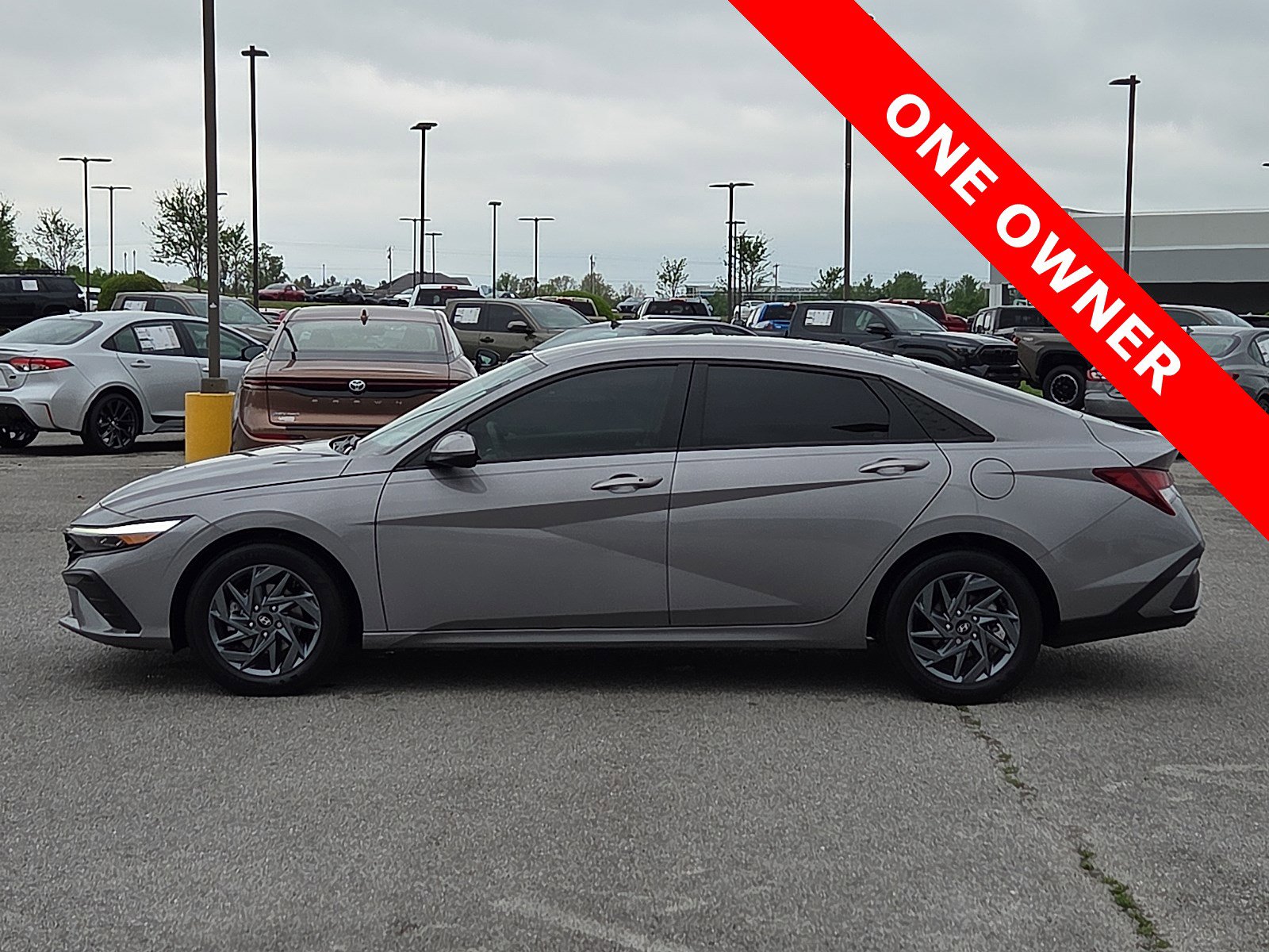 Used 2024 Hyundai Elantra SEL image 3