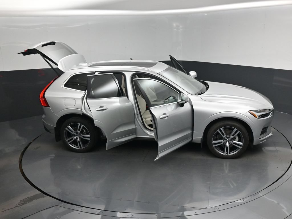 Used 2021 Volvo XC60 T5 Momentum w/ Advanced Package AWD/4WD image 18