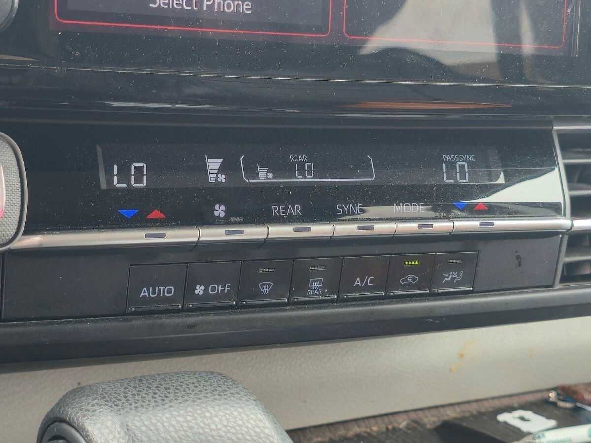 Used 2021 Toyota Sienna LE image 18