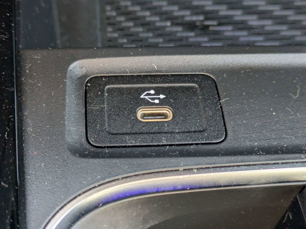 Used 2024 Mercedes-Benz GLB 250 image 27