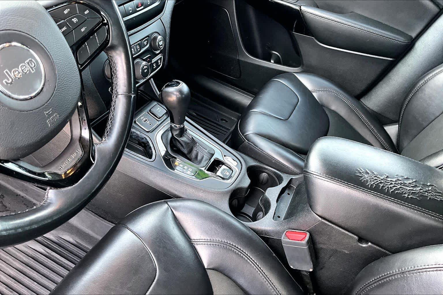 Used 2021 Jeep Cherokee Latitude Plus FWD image 20
