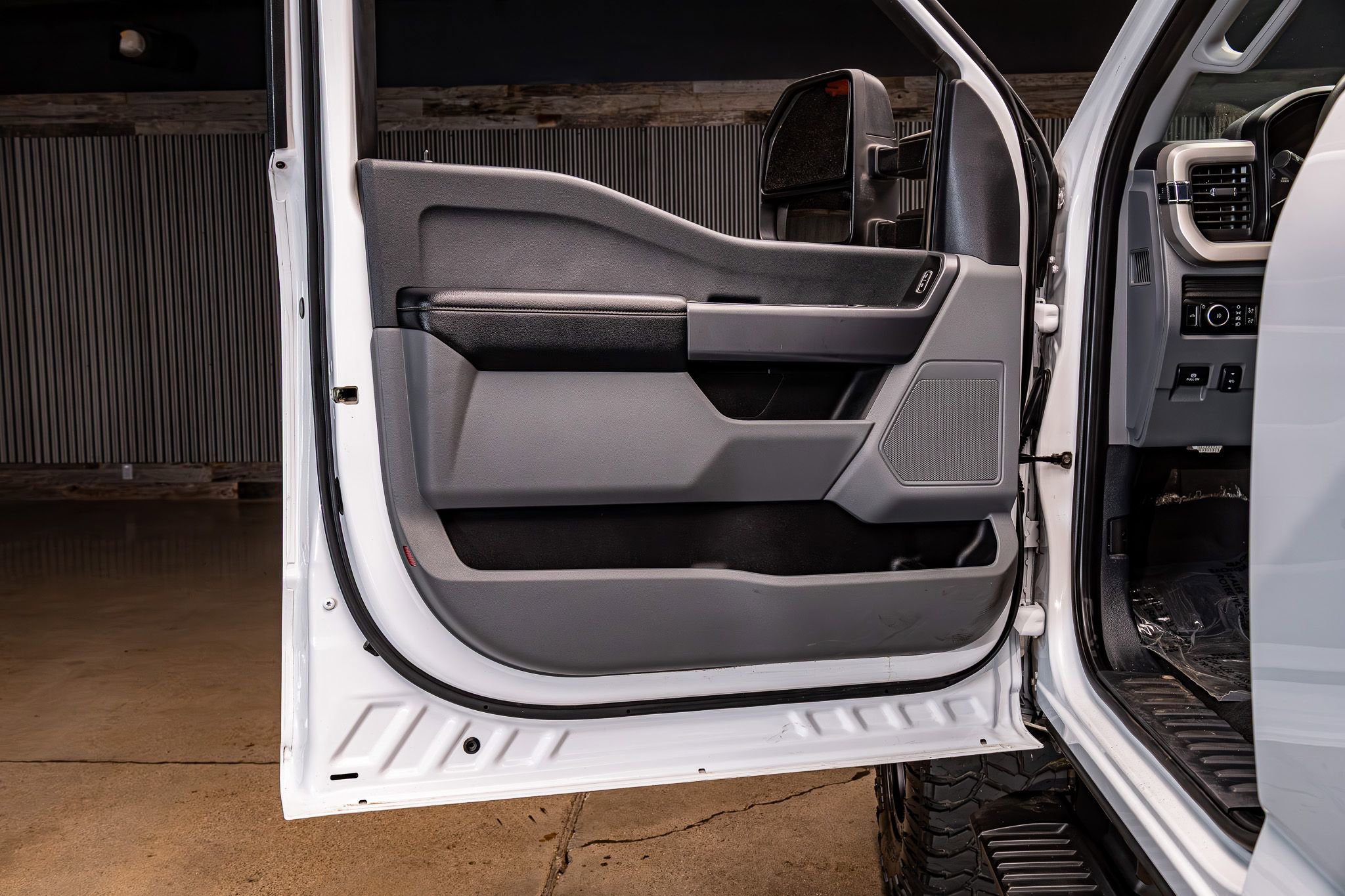 Used 2023 Ford F350 XLT image 25