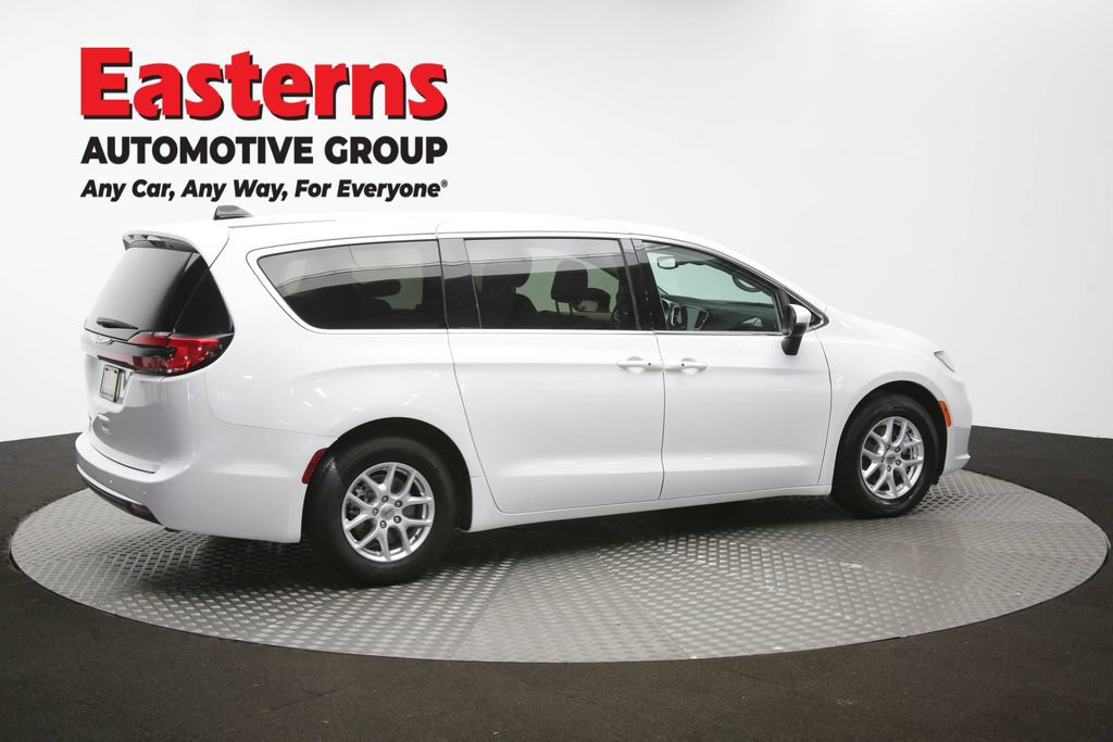 Used 2023 Chrysler Pacifica Touring-L FWD image 44