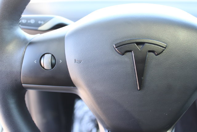 Used 2022 Tesla Model Y Performance AWD/4WD image 16