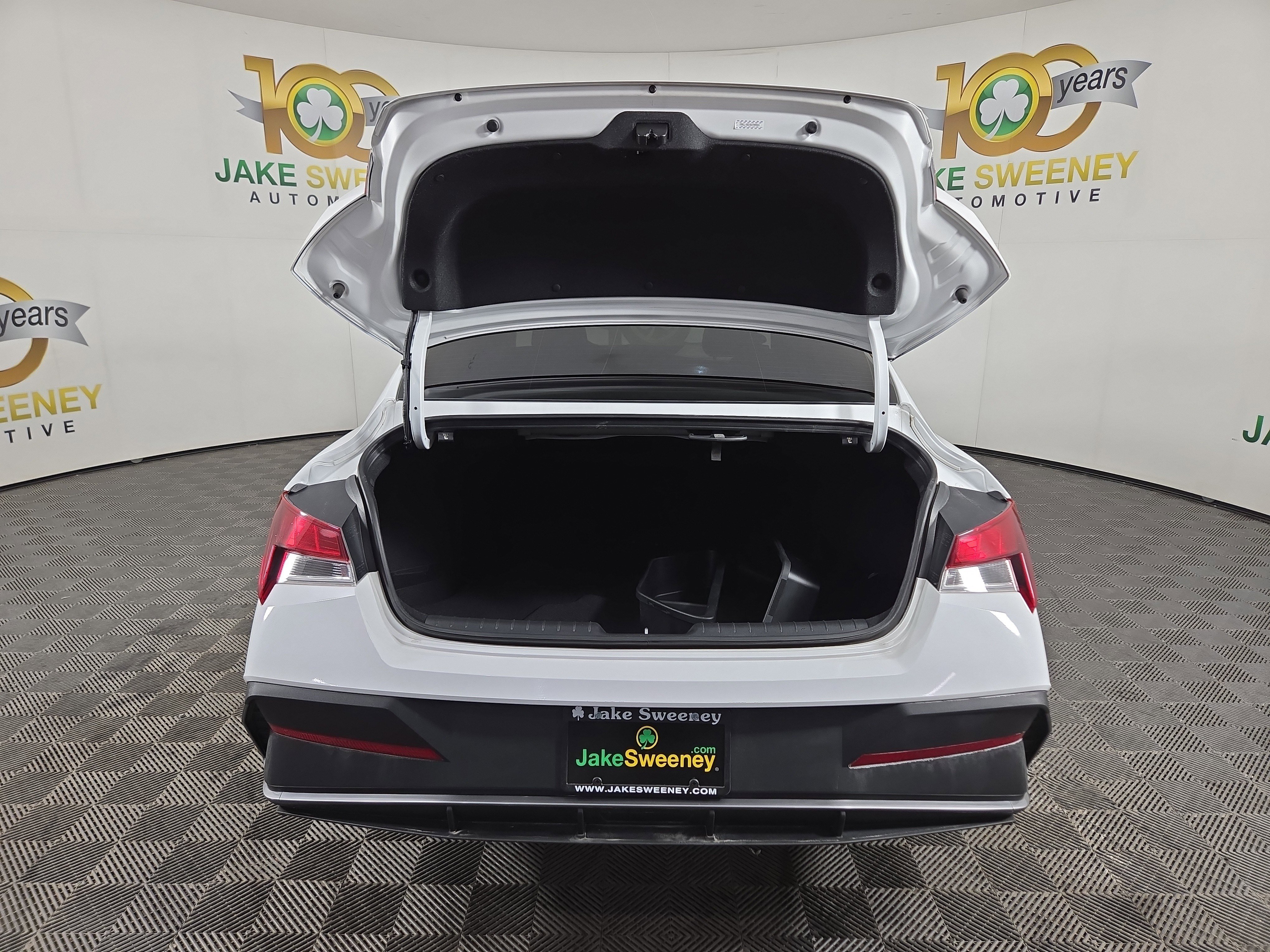 Used 2024 Hyundai Elantra SE image 31