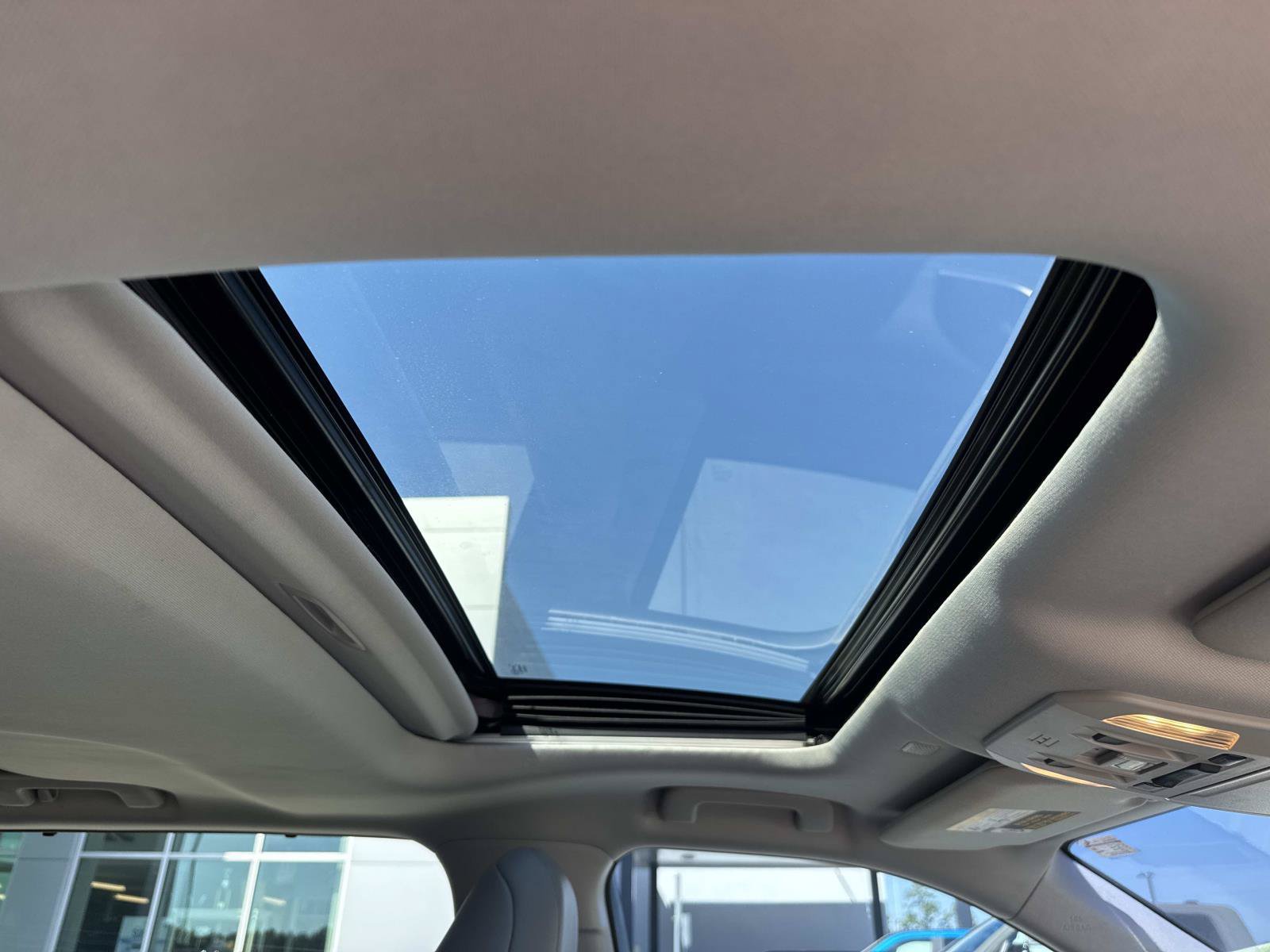 Used 2020 Toyota Highlander XLE FWD image 11