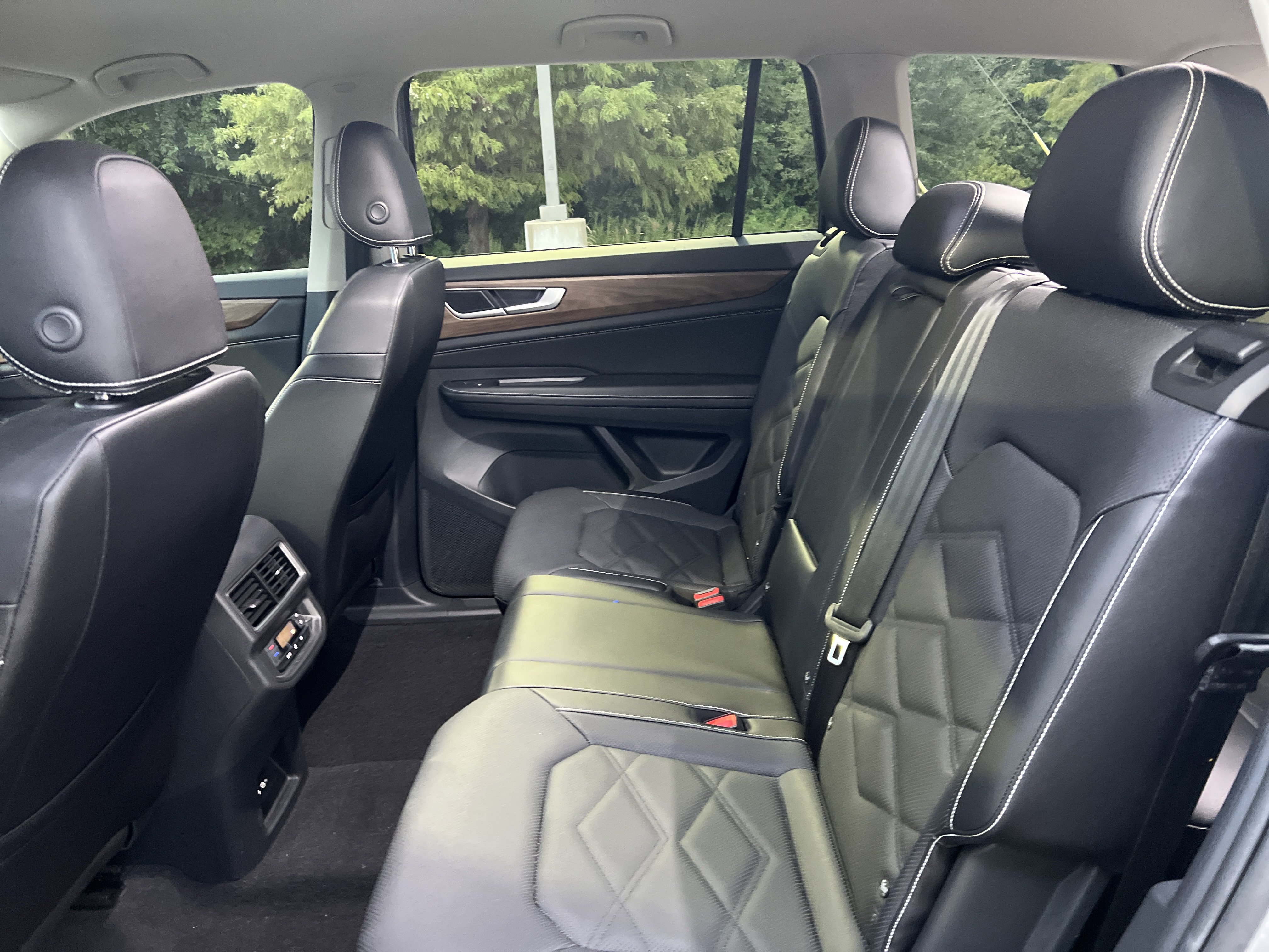 Used 2024 Volkswagen Atlas SE FWD image 26