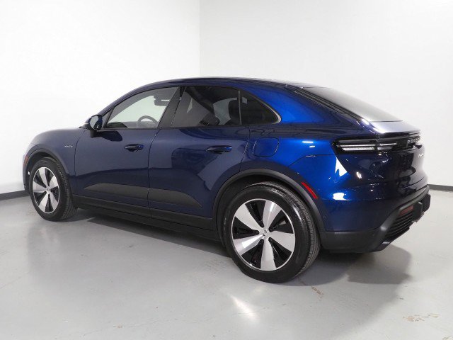 Used 2024 Porsche Macan 4 Electric image 8