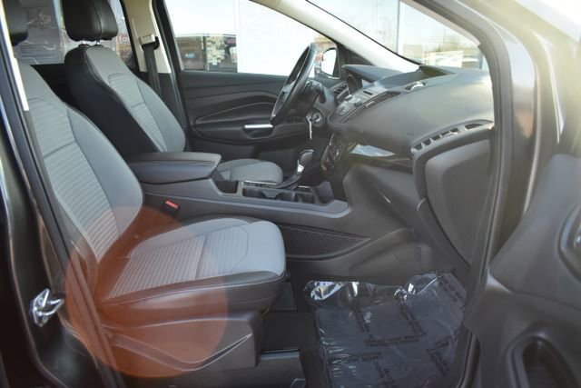 Used 2017 Ford Escape SE w/ SE Sport Appearance Package image 37