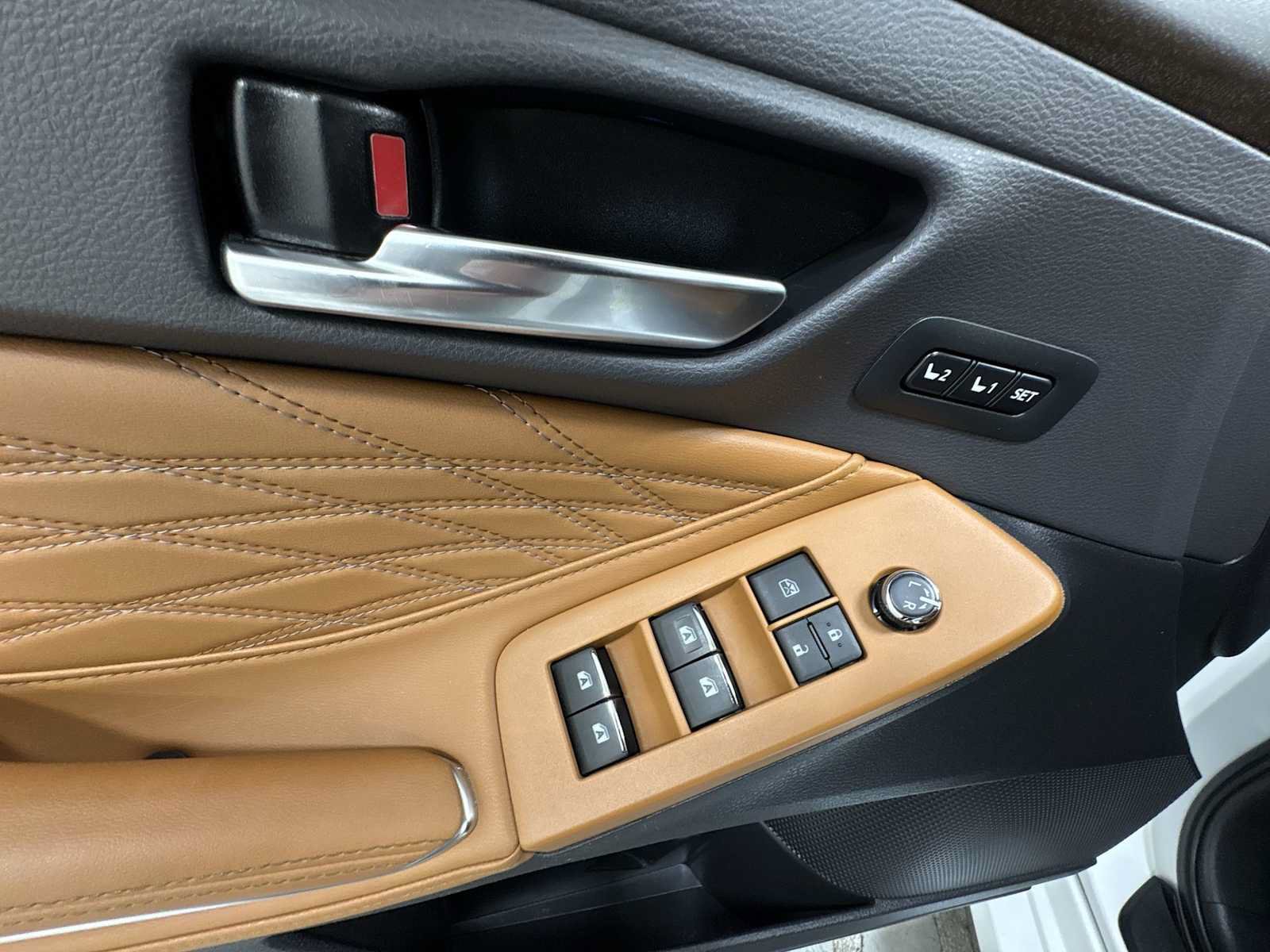 Certified 2020 Toyota Avalon Limited w/ Advanced Safety Package FWD image 15