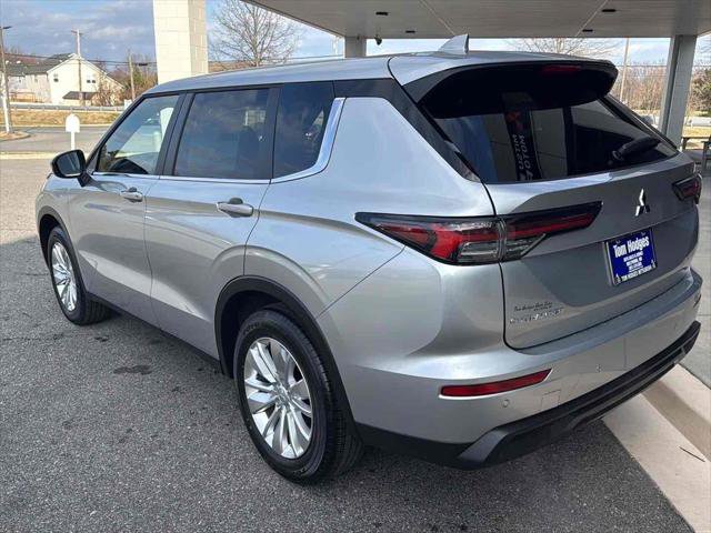 New 2026 Mitsubishi Outlander ES image 6