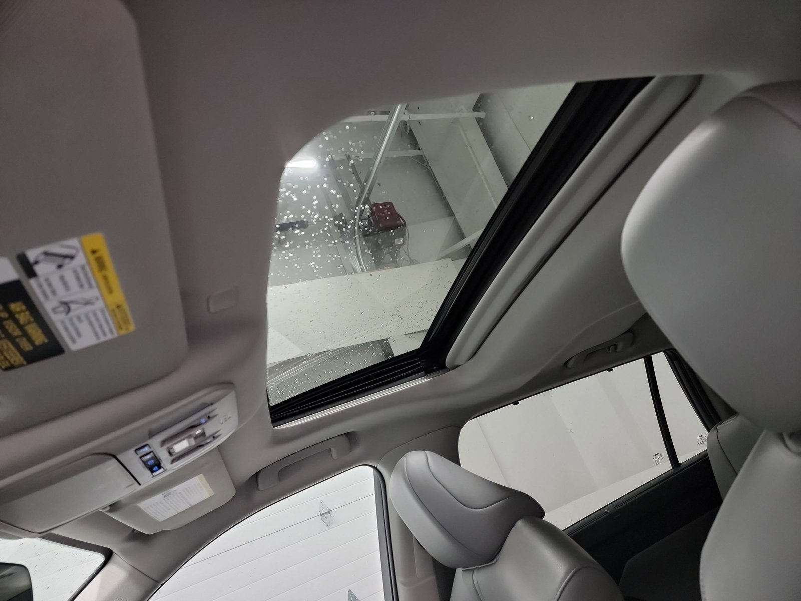 Used 2020 Toyota Highlander XLE AWD/4WD image 24