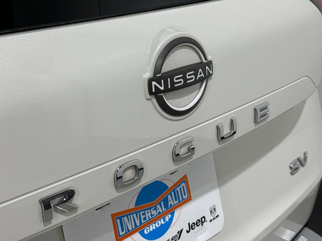 Used 2023 Nissan Rogue SV image 32