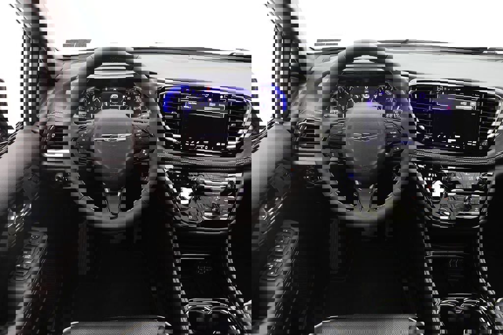 Used 2024 Chrysler Pacifica Limited w/ S Appearance Package image 13