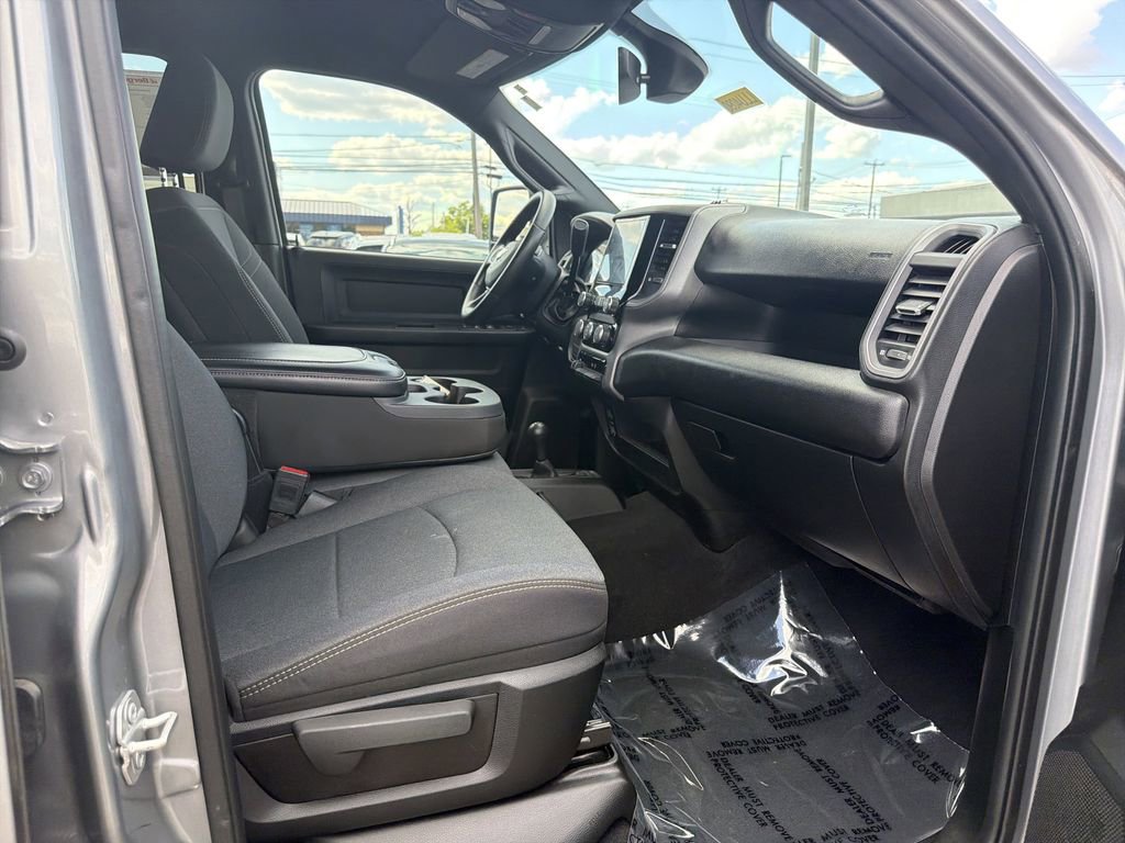 Used 2024 RAM 2500 Tradesman w/ Chrome Appearance Group AWD/4WD image 15