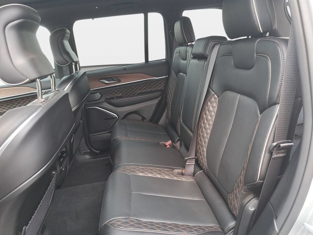 Certified 2022 Jeep Grand Cherokee Summit w/ Luxury Tech Group V AWD/4WD image 15