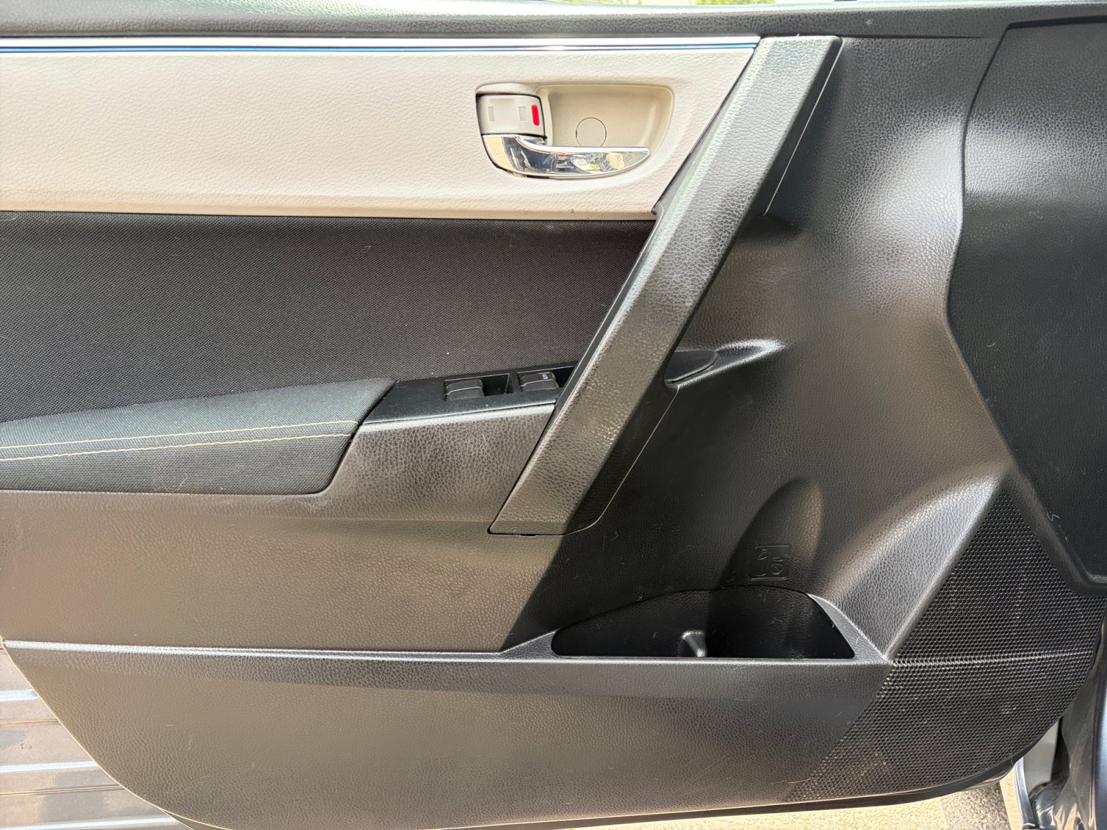 Used 2016 Toyota Corolla LE FWD image 12