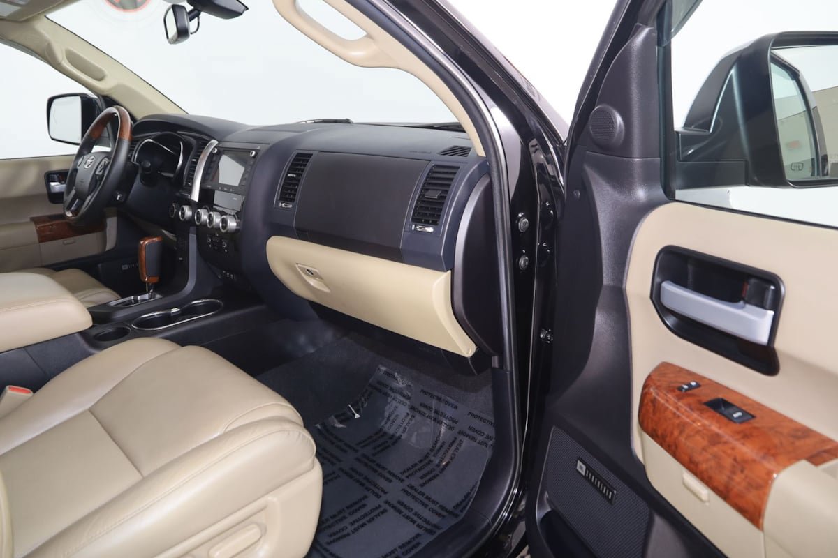 Used 2020 Toyota Sequoia Platinum AWD/4WD image 43