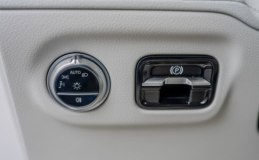 Used 2023 Mercedes-Benz EQS 580 4MATIC Sedan image 17