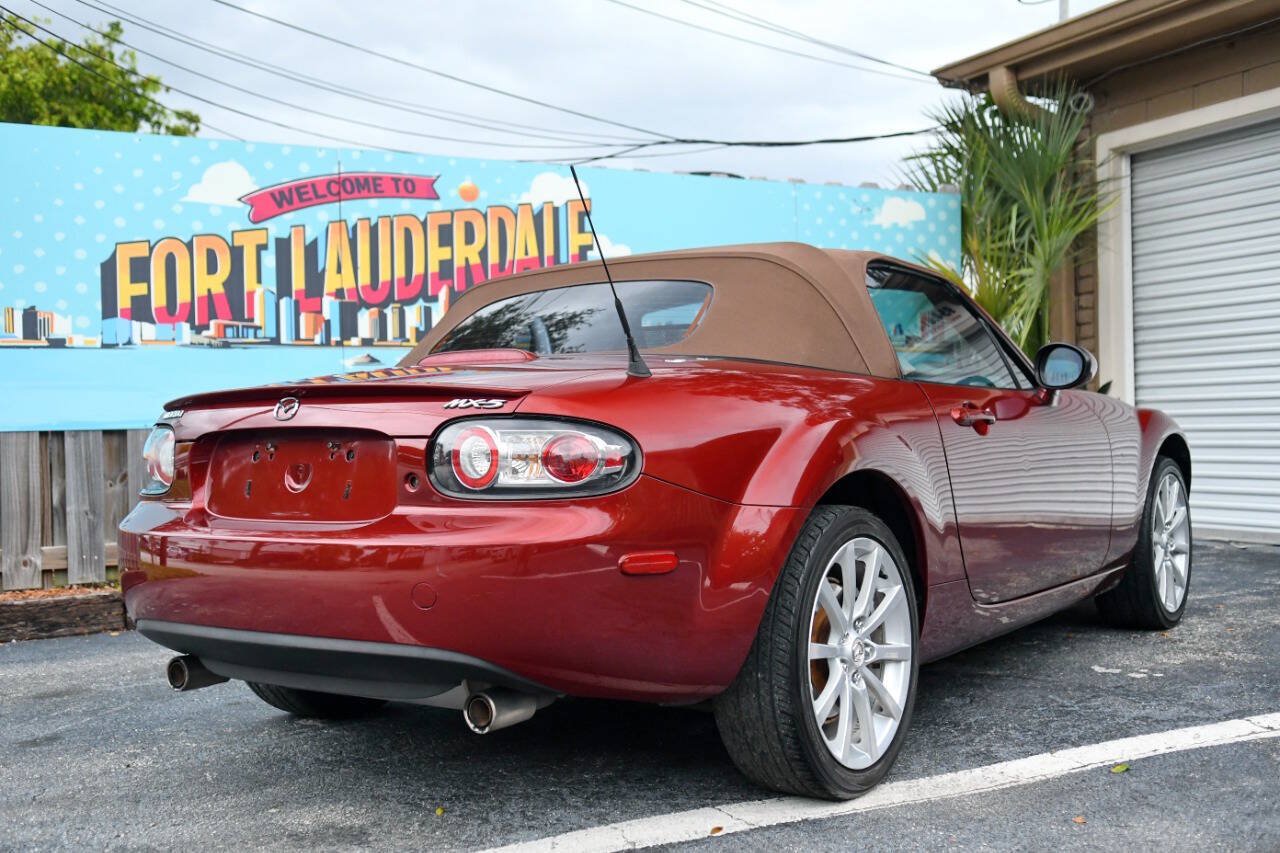 Used 2006 MAZDA MX-5 Miata Grand Touring w/ Premium Pkg RWD image 28