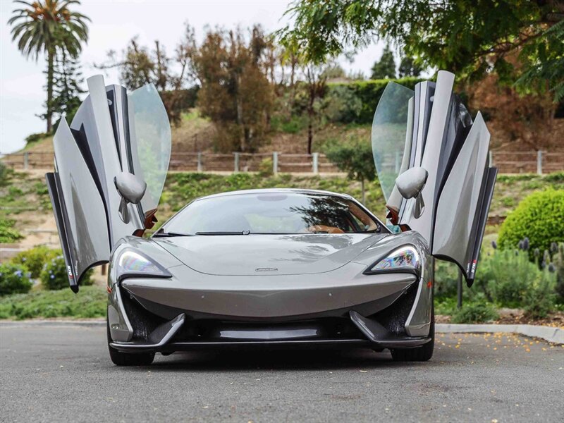 Used 2016 McLaren 570S Coupe RWD image 11