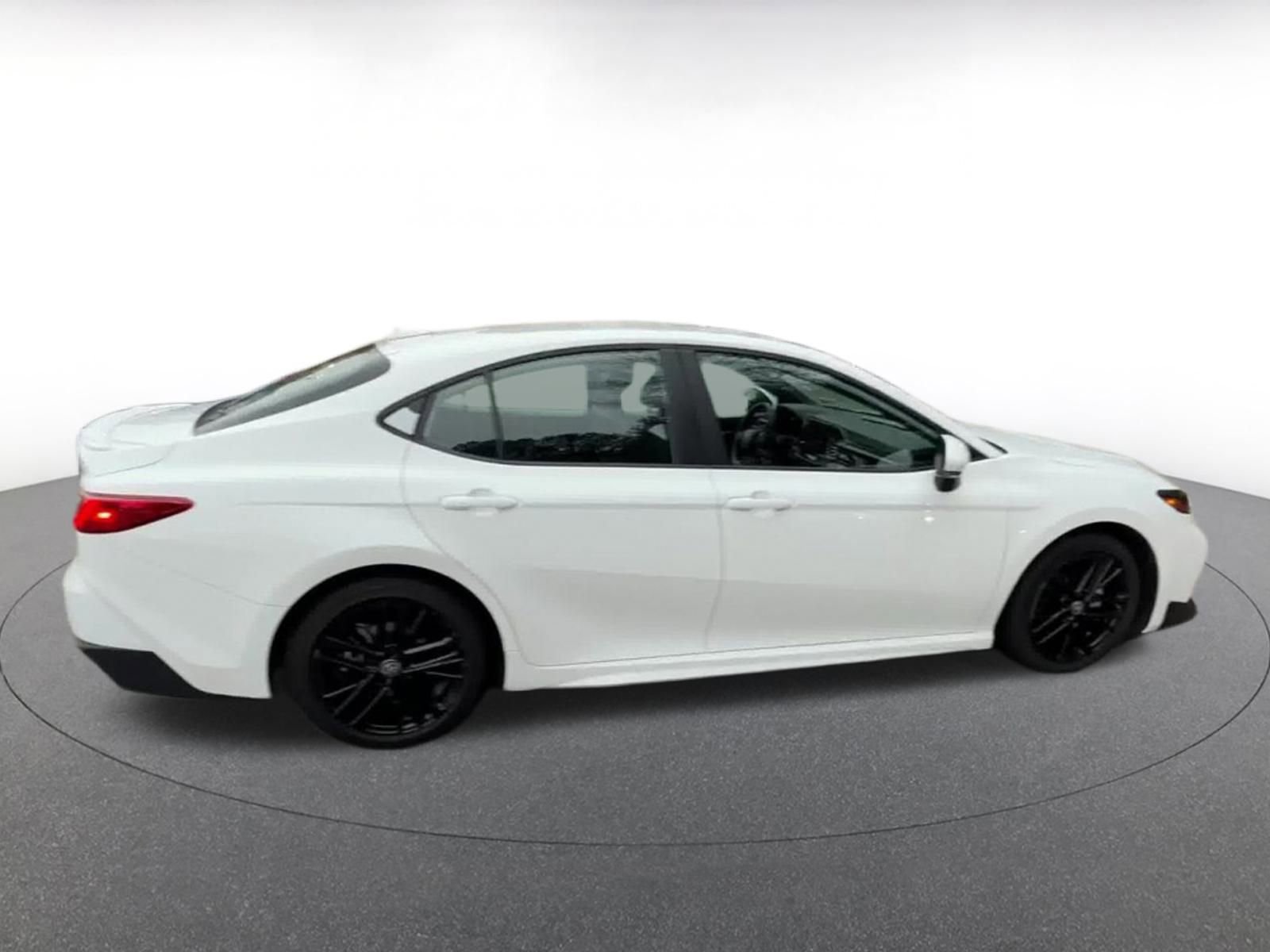 Used 2025 Toyota Camry SE image 15